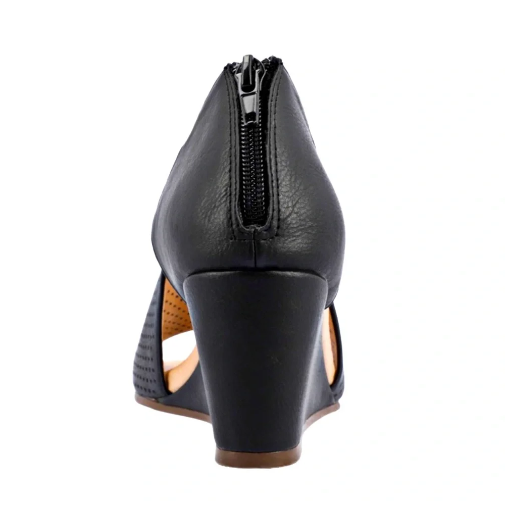 Journee Collection Aretha Black Open Toe Wedge Size 7 WD